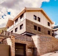 Duplex in La Massana. Exclusivo dúplex de alto standing con jardín y box privado
