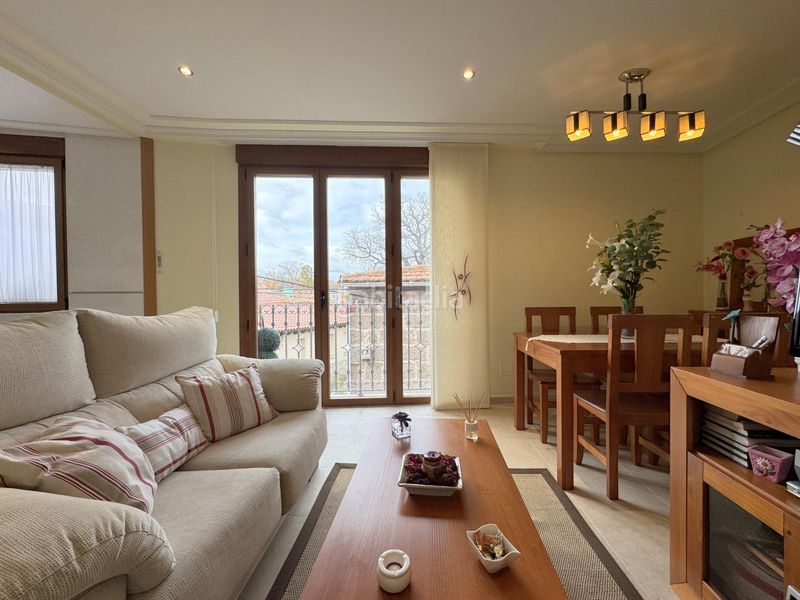 Foto 064c29f0-98ac-43d3-a5db-766cf151f55f. Casa adosada exclusivo chalet completamente reformado en Pradosegar