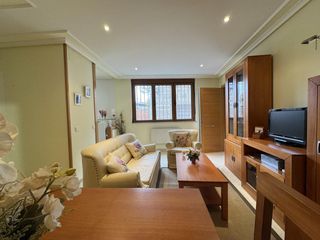 Semi detached house  Calle de plaza. Exclusivo chalet en pradosegar completamente reformado