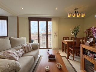 Reihenhaus  Calle de plaza. Exclusivo chalet en pradosegar completamente reformado