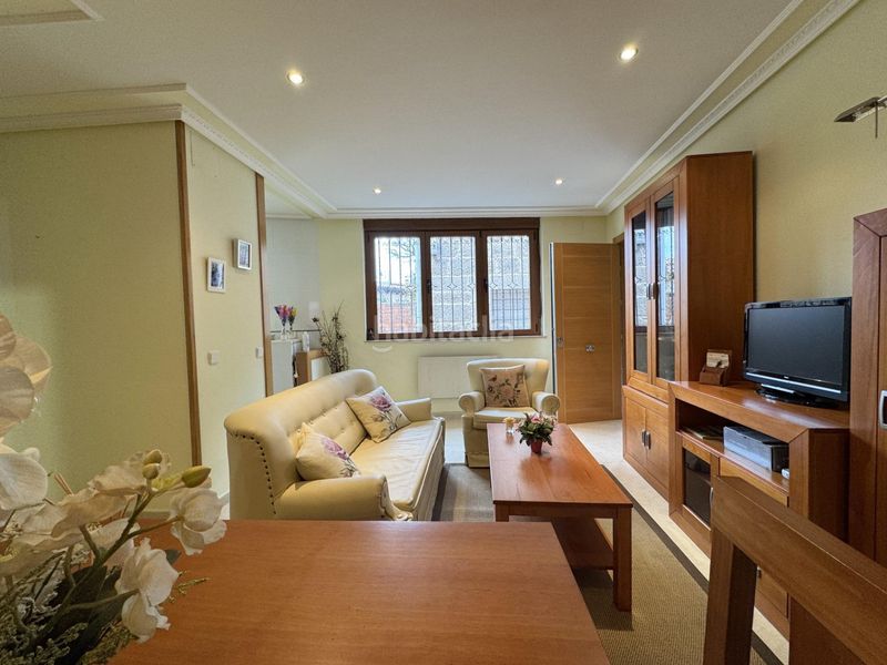 Foto c300a70d-aff8-4e2c-bea8-f9c33b00fcb8. Casa adosada exclusivo chalet completamente reformado en Pradosegar