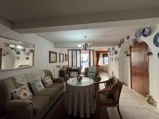 Maison à Avenida ramon y cajal 48. Casa grande centrica en candeleda