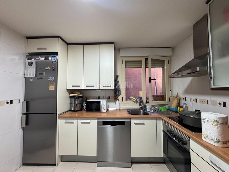 Foto 9279d670-ee0f-4104-90e4-f24f591be894. Duplex avec parking piscine dans Candeleda