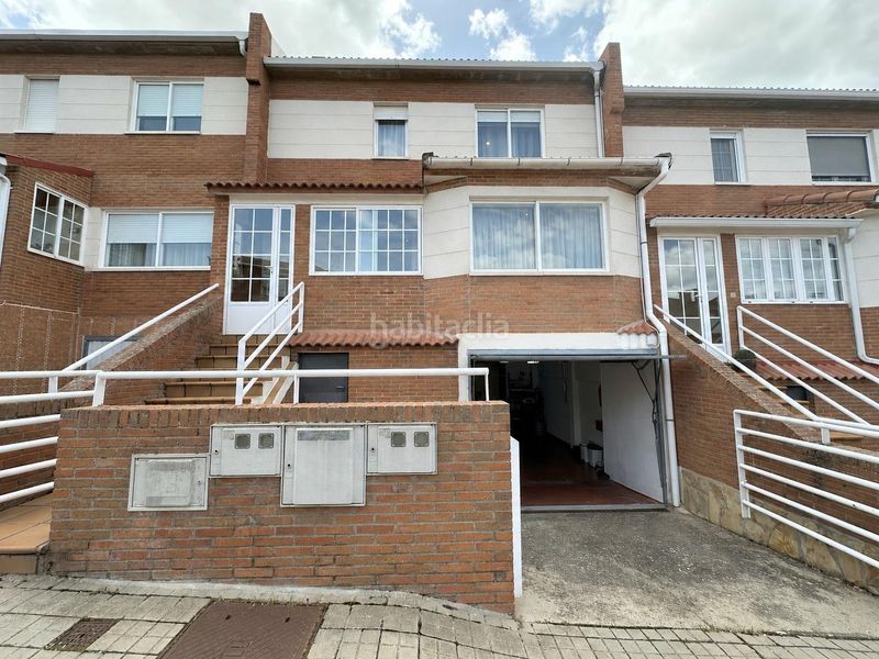 Foto 8d029e9b-224e-4ea5-be67-fb96ff2c12a3. Casa adossada amb calefacció aparcament a San Antonio Ávila