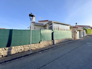 Xalet a Herradón de Pinares. Chalet independiente con piscina en la cañada  a solo 15 minutos