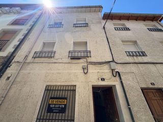 Casa in Candeleda. Casa grande casco antiguo candeleda