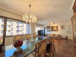 Flat  Calle de arévalo. Amplio piso en venta en el corazón de ávila, zona centro