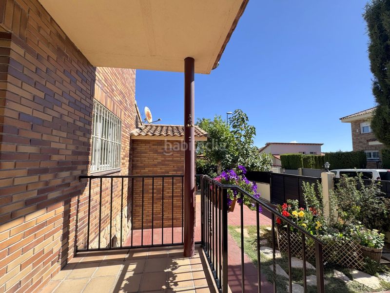 Foto 0a932222-9681-4ec9-96f7-83b9d55bb1e0. Casa aparellada a Colmenarejo