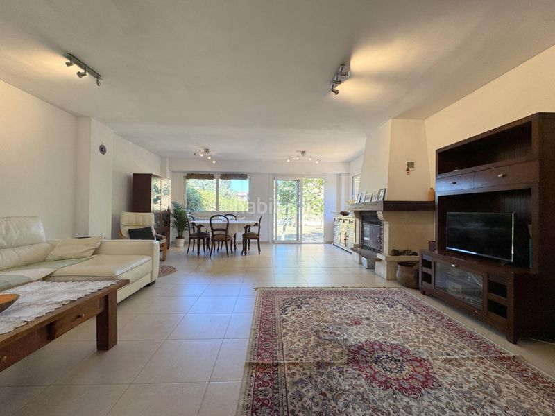 Foto 4a1337d7-cb97-4a6a-b202-61537ebe87dc. Casa aparellada a Colmenarejo