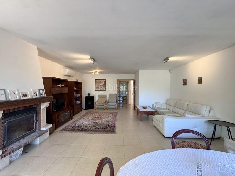 Foto b7b591f6-2e91-448b-952a-9053df57b909. Casa aparellada a Colmenarejo