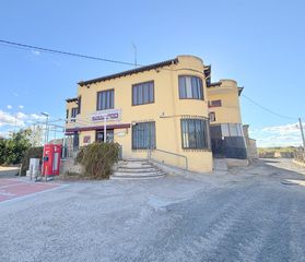 Gebäude in Muñogalindo. Oportunidad unica, amplio inmueble en venta con potencial reside