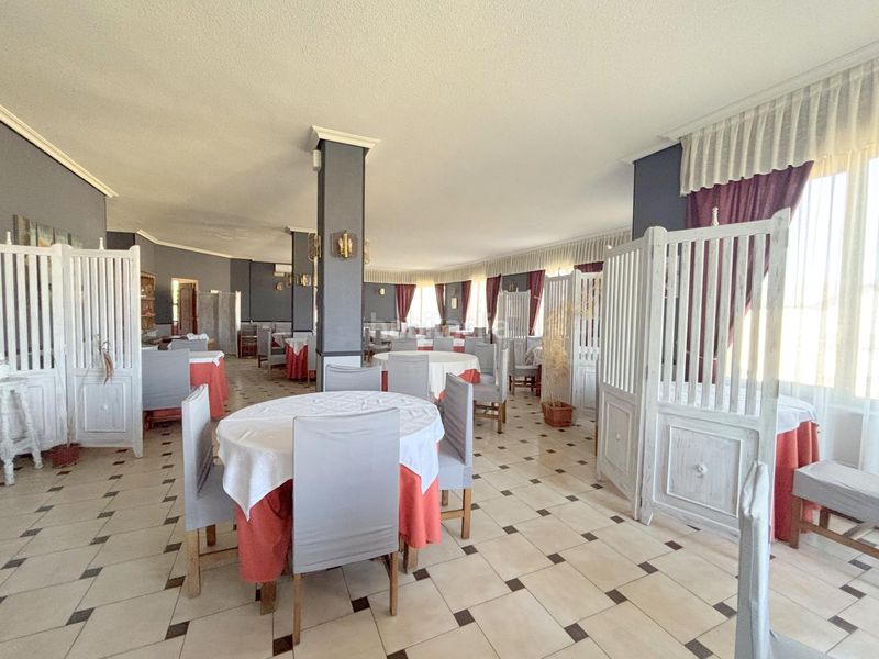 Foto f447e442-4573-40ed-82f7-4dde89da580c. Edificio oportunidad unica, amplio inmueble en venta con potencial residencial en Muñogalindo