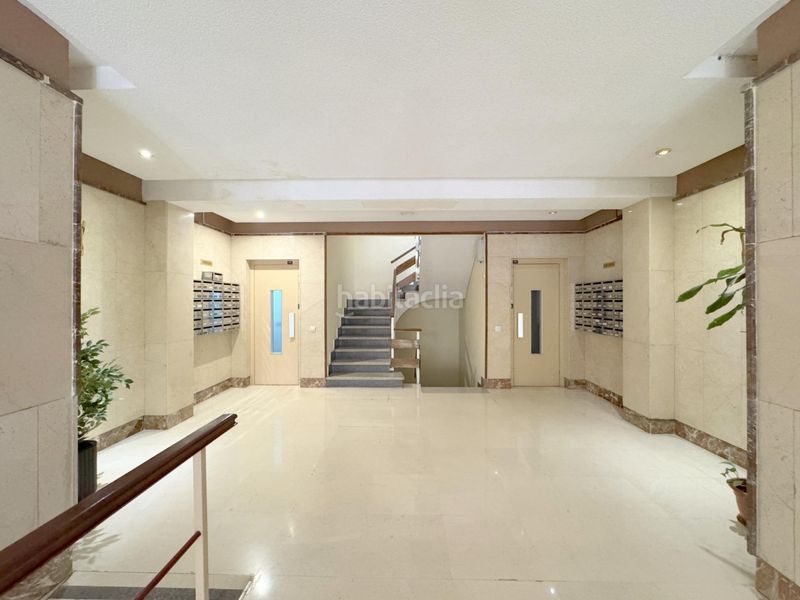 Foto d7b5bffc-48dc-4efb-bd0f-35aeab64326d. Piso amplio piso en zona céntrica , ideal para inversión o residencia en Ávila