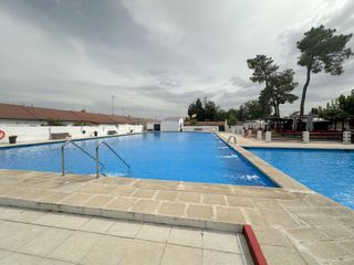 Semi detached house in Sanchidrián. Casa reformada con dos patios y acceso a dos piscinas en sanchid