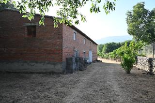 Finca rústica a Candeleda. Edificio y terreno rustico regadio en  paraje tablailla candeled