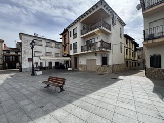 Casa in Candeleda. Casa en la emblematica plaza del castillo de candeleda