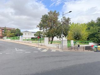 Flat  Calle garcía del real. Piso en planta baja de primera transmisión, luminoso y con 3 hab