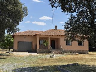 Chalet  Calle mingo pelaez. Chalet con parcela en dehesa de pancorbo maello  espacio, luz y