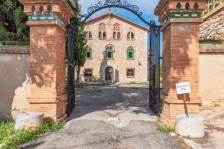 Maison à Mas Alba. Masía modernista del 1889