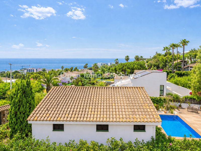 Foto c0fd86bc-67a5-415d-9ea1-3795682db53f. Casa con parcheggio piscina in Vallpineda-Santa Bàrbara Sitges