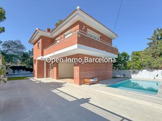 House in Cunit Residencial. Exclusivo chalet 4 vientos con piscina en cunit