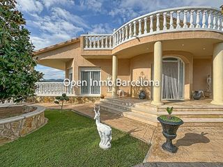 House in Olivella. Villa de lujo con parcela de 3200 metros en olivella