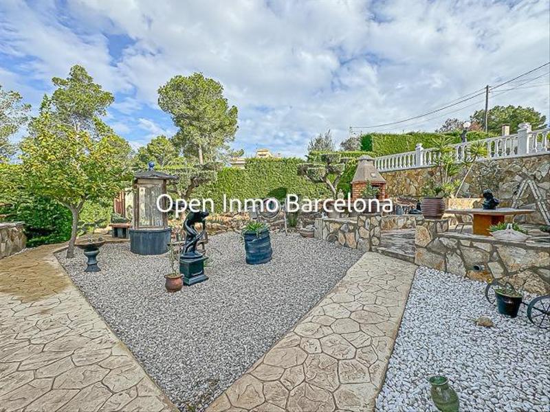 Foto 4fa12493-8f26-435d-b8fe-f425bd8e4a70. Casa villa de lujo con parcela de 3200 metros en Olivella