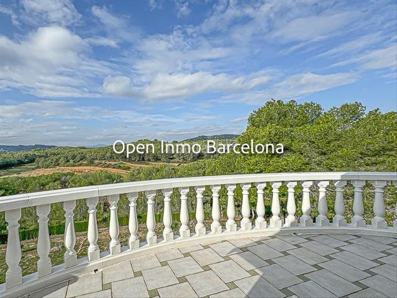 Foto 8ce55d55-44b0-49ce-9237-d9d537707c4c. Casa villa de lujo con parcela de 3200 metros en Olivella