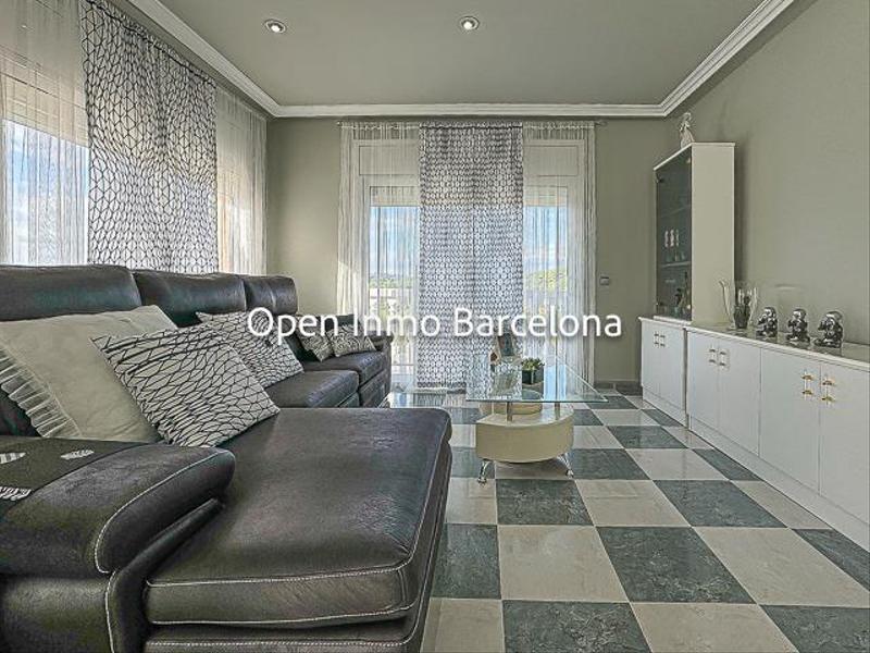 Foto b386b965-5525-4273-a32e-f3b3770792a0. Casa villa de lujo con parcela de 3200 metros en Olivella