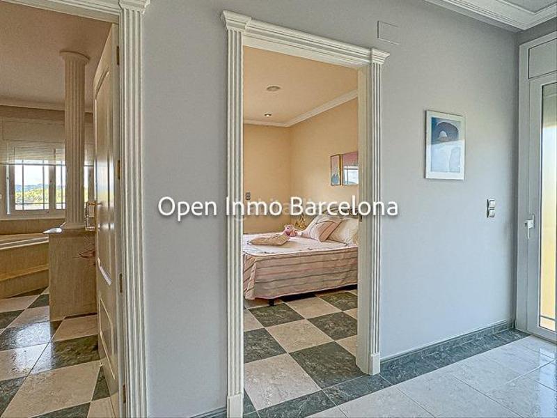 Foto b3b98f01-10fc-40d5-8894-5058b01c72bd. Casa villa de lujo con parcela de 3200 metros en Olivella