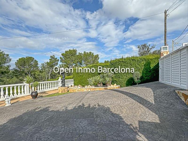 Foto d1ac56cb-f5b6-4ba5-abf1-b2145b21ea77. Casa villa de lujo con parcela de 3200 metros en Olivella