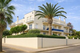 Casa a Prat de Vilanova. Casa exclusiva delante del mar en prat de vilanova