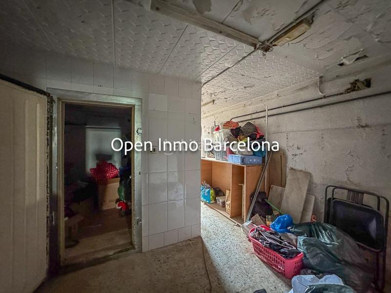 Foto fb7cc5ac-11cf-46a2-a568-80cd5aa6c965. Geschäftsraum in Canyelles