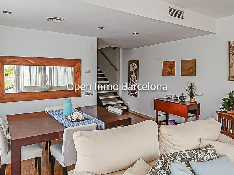 Foto 4fccdb89-8eec-420b-96cc-6a1d51a3f77a. Alquiler dúplex espectacular dúplex en alquiler en urb. casas del mar de sitges. en Sant Pere de Ribes