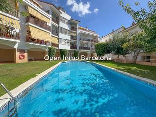 Pis a Centre. Coqueto piso con piscina comunitaria