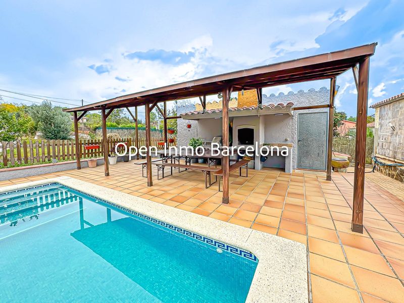 Foto 6159bd5a-1c94-43dc-bdd4-bb14e52e6fff. Casa amb aparcament piscina a Avinyonet del Penedès
