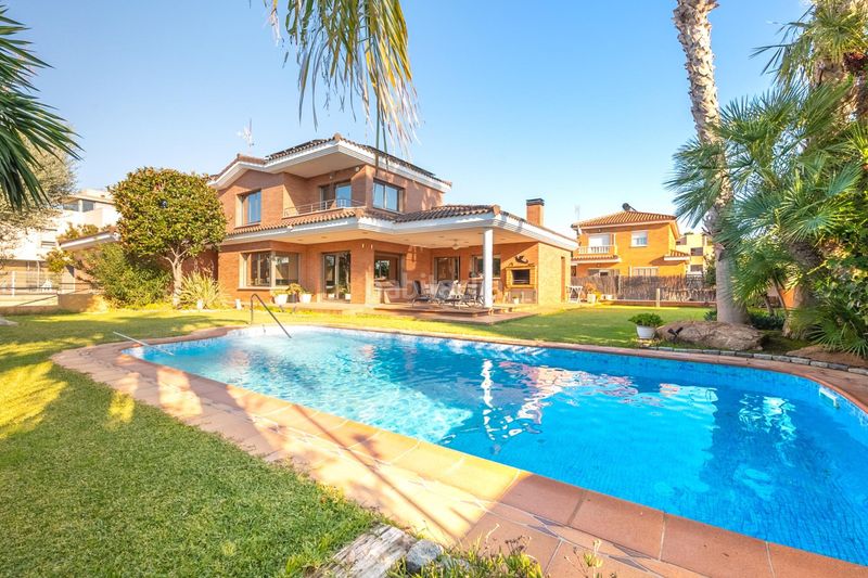 Foto 5d609548-fef5-49ed-b442-0b80094c56e6. Casa con riscaldamento parcheggio piscina in Bonavista Vendrell (El)