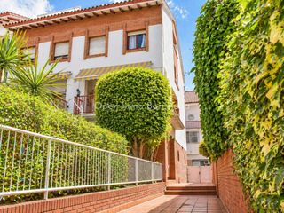 Location Maison jumelée à Centre. Estupenda casa con piscina comunitaria