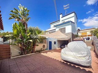Casa in Vallpineda-Santa B�rbara. Casa independiente en vallpineda, sitges