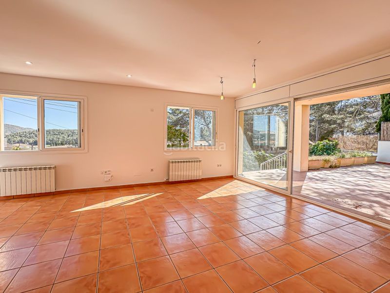 Foto c8bff6dd-6e34-43a0-8205-2b79cec0095e. Casa en Canyelles