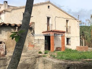 Masia a Torrelles de Foix. Masia catalana con gran parcela de 3386 metro en torrelles de fo