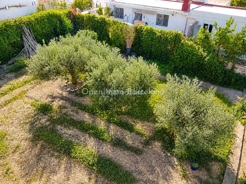Foto ed232b54-9886-4351-b49c-9bf76ea132da. Masia a Nord Vilanova i la Geltrú