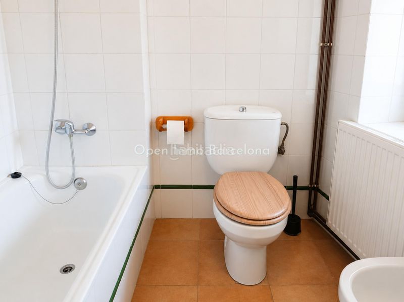 Foto f42cc155-cd60-4ee7-9dde-912e43d50547. Casa amb calefacció aparcament a Torre de Claramunt (La)