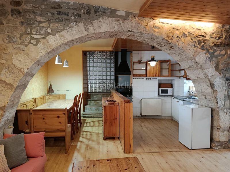 Foto f6bc7817-7e1b-4191-a12c-b23fc2b8828c. Casa amb calefacció aparcament a Torre de Claramunt (La)