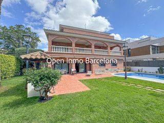 Haus in Lluminetes. Exclusiva propiedad en venta en castelldefels playa.