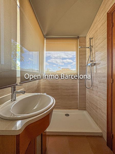 Foto 0747bb3a-7364-4c4d-9301-03295029bc4e. Casa amb calefacció aparcament piscina a Lluminetes Castelldefels