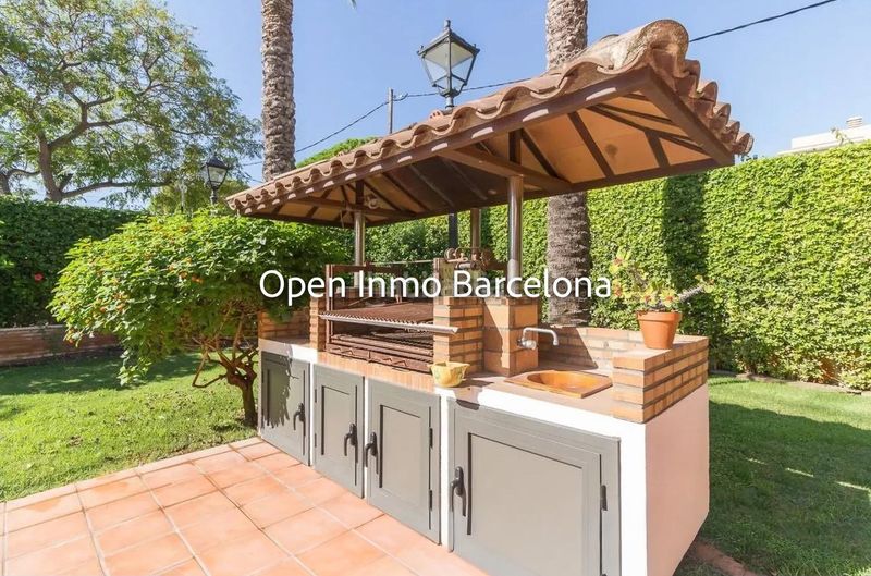 Foto 0d462374-8ee9-4ae1-8ecd-d032e32eb888. Casa amb calefacció aparcament piscina a Lluminetes Castelldefels