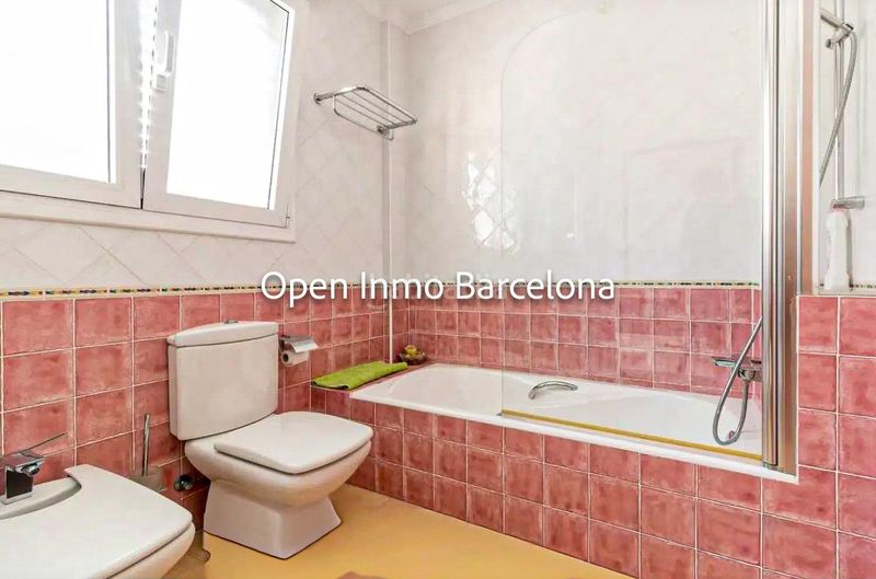 Foto 15b9ad61-ff35-41a3-84ab-a86286d3fe3a. Casa amb calefacció aparcament piscina a Lluminetes Castelldefels