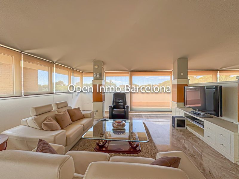 Foto 1864b724-3c02-4683-b86c-77458e6d9d3d. Casa amb calefacció aparcament piscina a Lluminetes Castelldefels