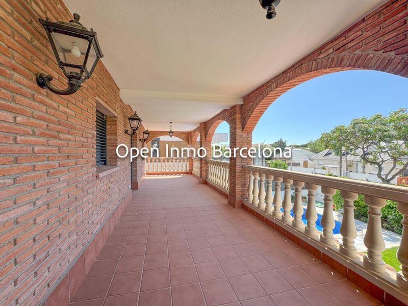 Foto 34e25ead-e178-4937-ba2b-9938c2776a55. Casa amb calefacció aparcament piscina a Lluminetes Castelldefels